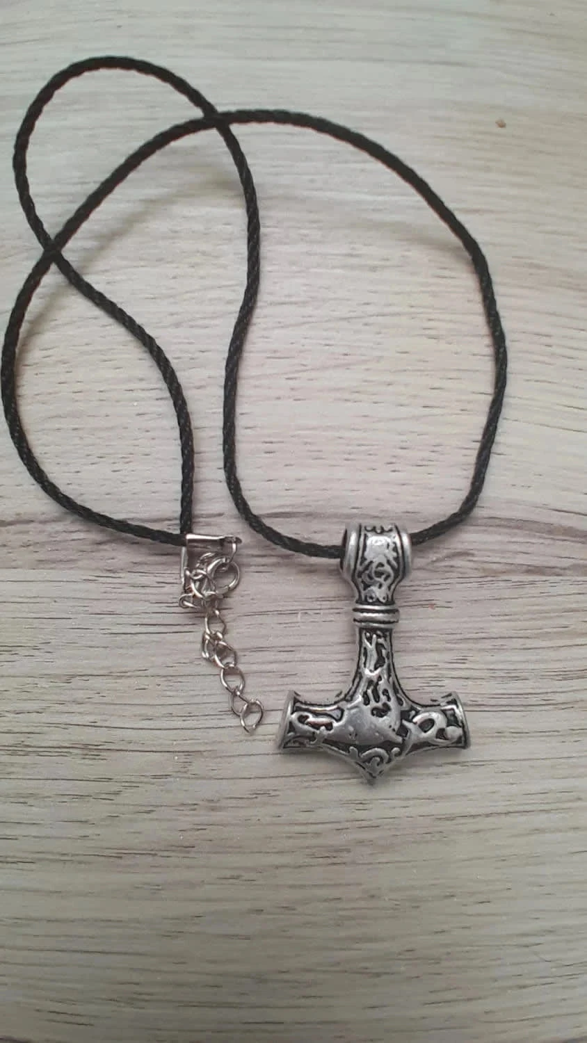 Collier cordon style Viking, avec pententif Marteau de Thor